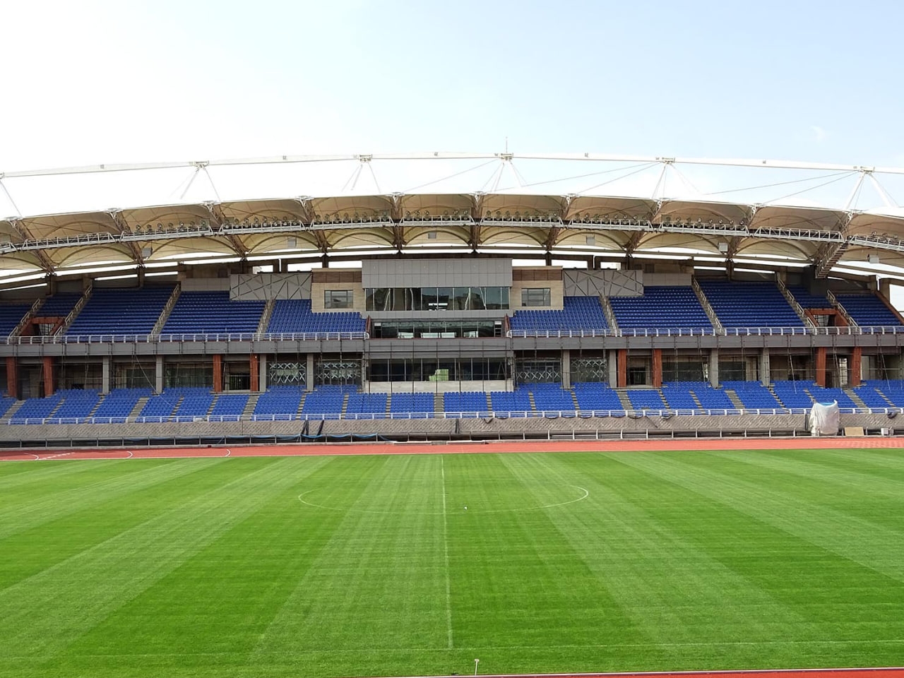 زمین چمن ورزشگاه امام رضا